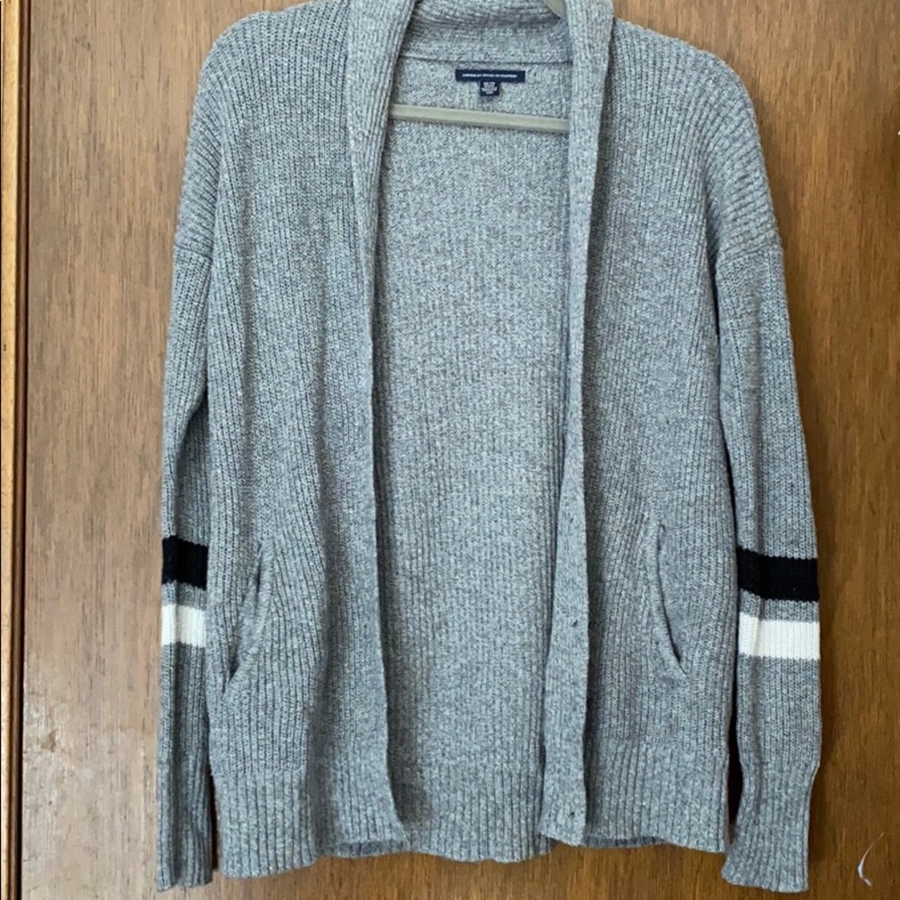 American Eagle Cardigan (w pockets)